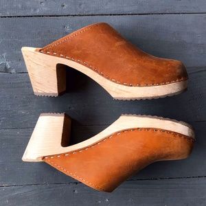 39/8.5 Classic High Heel Clogs by LOTTA From Stockholm in Brown Nubuck